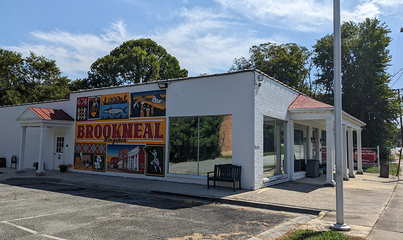 Photograph of the front of the Patrick Henry Memorial Library in Brookneal